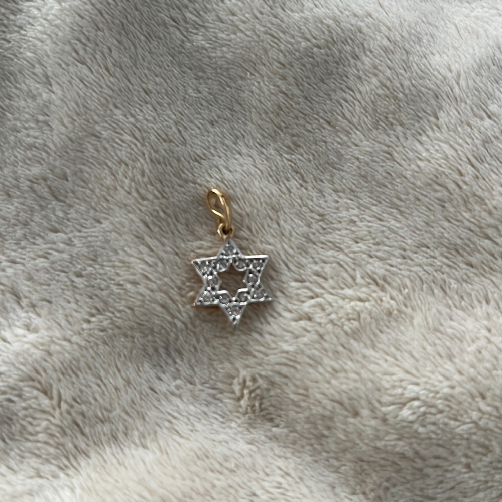 NEVER WORN Star of David charm